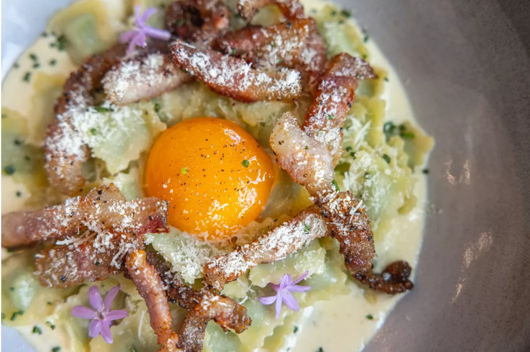 Plat ravioles carbonara